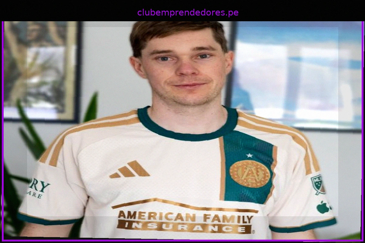Vozinha se prepara para el acuerdo con Adidas tras su fichaje por Colo-Colo