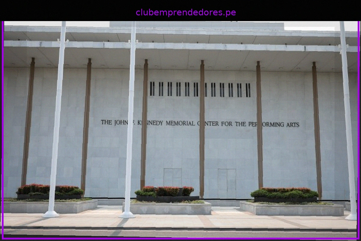 Abogados de Joyce Beatty califican de "delirantes" las advertencias del Kennedy Center sobre demolición