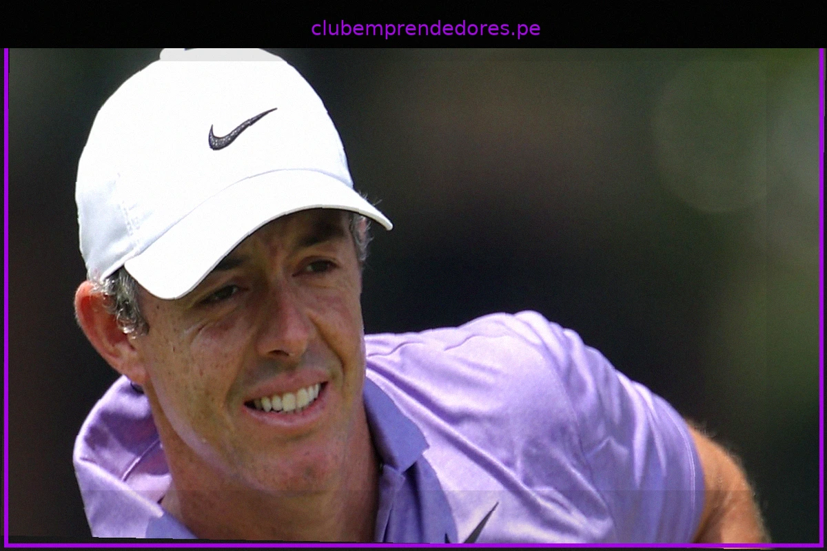 Rory McIlroy Persigue a los Líderes en el Tour Championship